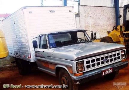 Caminhonete F4000 com baú
