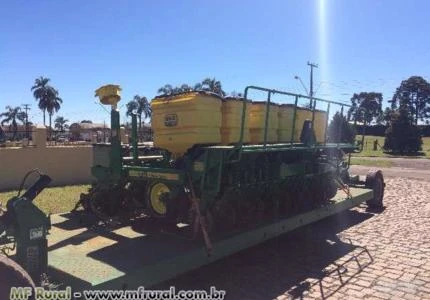 Plantadeira John Deere 911