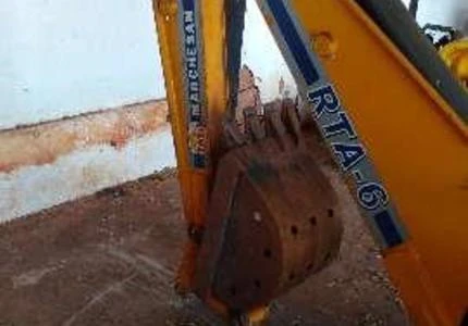 Retroescavadeira Tatu