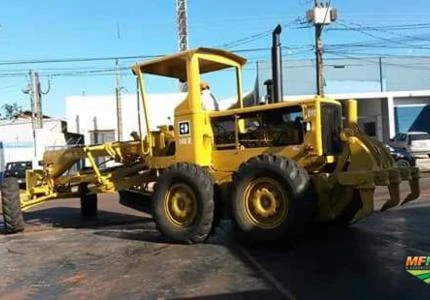 MOTONIVELADORA CAT 140 B