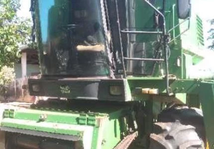 Colheitadeira John Deere 1175