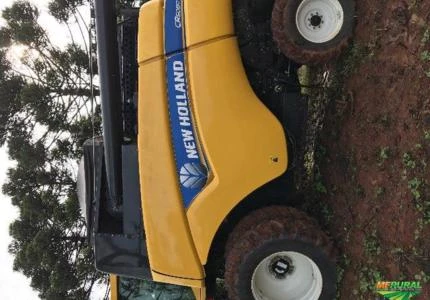 Vende-se uma colhedeira