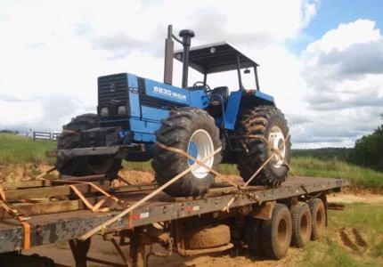 Trator Ford 8830 4x4 ano 01