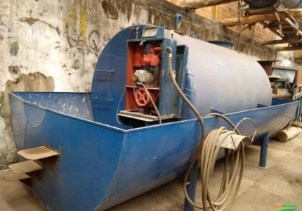 TANQUE DE DIESEL COM BOMBA
