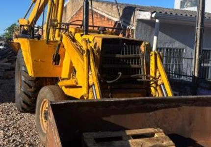 Retroescavadeira Case 580h Ano 1989