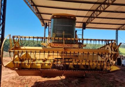 Colheitadeira New Holland NH 4040