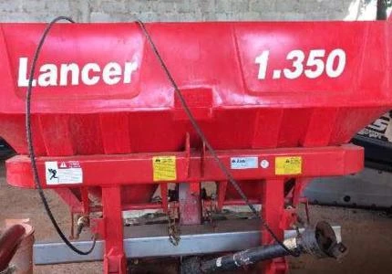 Adubadeira Lancer 1.350