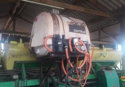 Plantadeira JOHN DEERE 11 Linhas