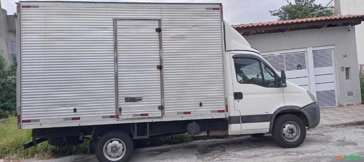 Baú de caminhão Iveco Medidas: 4000 x 220 x 240