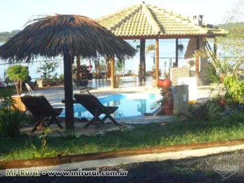 Lindo Sitio para lazer e descanso com quiosque na beira do lago