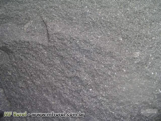 Pedreira de granito preto absoluto perto de itabunas bahia