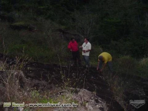 Pedreira de granito preto absoluto perto de itabunas bahia