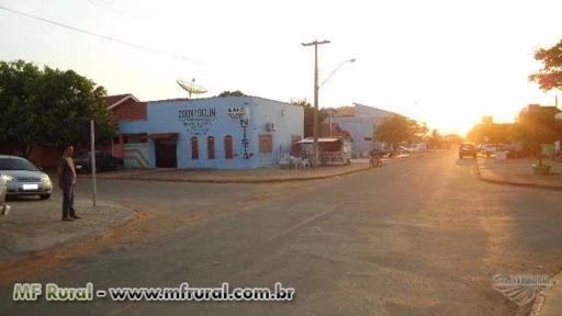 EXCELENTE CASA EM ALVENARIA COM PONTO COMERCIAL NO CENTRO DE CEREJEIRAS-RO