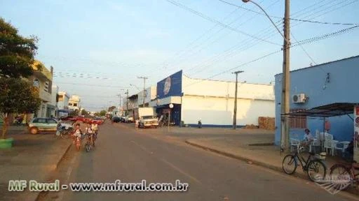 EXCELENTE CASA EM ALVENARIA COM PONTO COMERCIAL NO CENTRO DE CEREJEIRAS-RO