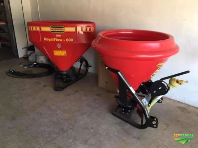 DISTRIBUIDOR DE ADUBO Imagem DISTRIBUIDOR DE ADUBO