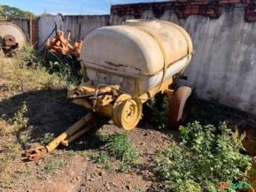 TANQUE COM BOMBA 2000 LITROS