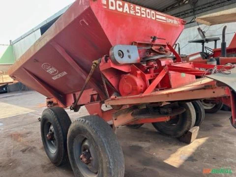 Distribuidor de Calcário e Adubo Tatu Marchesan DCA 5500 Imagem Distribuidor de Calcário e Adubo Tatu Marchesan DCA 5500