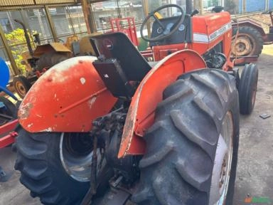 Imagem Trator Massey Ferguson MF 235 Imagem Trator Massey Ferguson MF 235