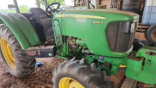 TRATOR JHON DEERE 5055E . Imagem TRATOR JHON DEERE 5055E .