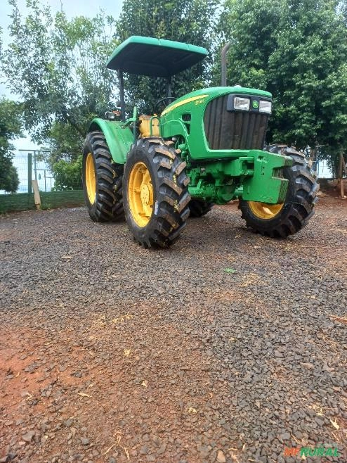 Trator John Deere 5078E 4×4 – 78 cv Imagem Trator John Deere 5078E 4×4 – 78 cv