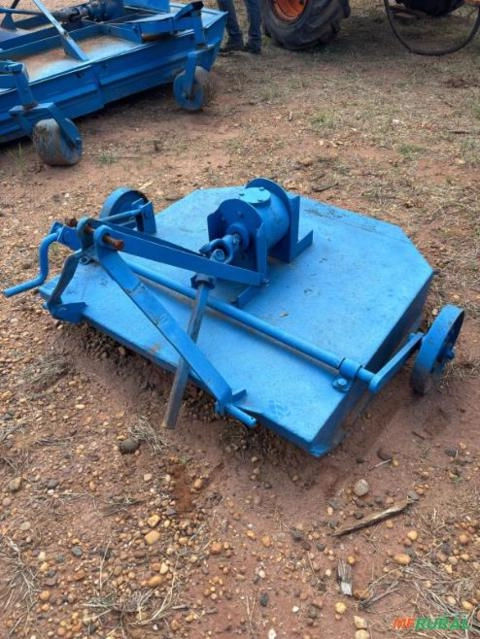 Imagem Roçadeira pequena para trator pequeno. Imagem Roçadeira pequena para trator pequeno.