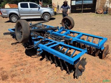 Grade niveladora marca Piccin de 44 discos Imagem Grade niveladora marca Piccin de 44 discos