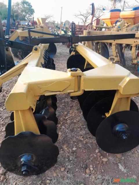 Grade niveladora Baldan de 32 discos Imagem Grade niveladora Baldan de 32 discos