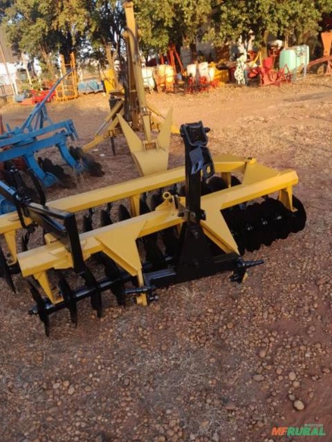 Imagem Grade niveladora Baldan de 32 discos Imagem Grade niveladora Baldan de 32 discos