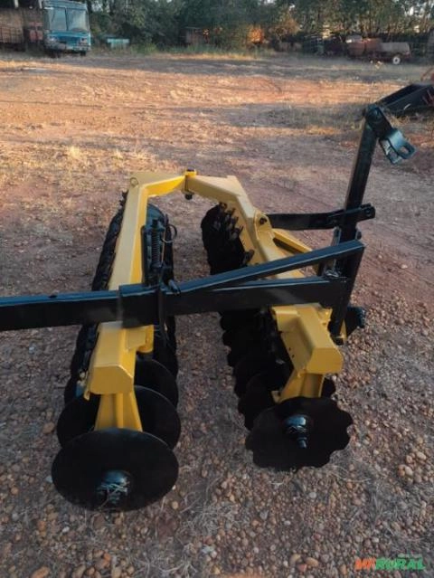 Imagem Grade niveladora Baldan de 32 discos Imagem Grade niveladora Baldan de 32 discos