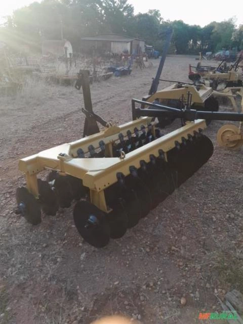 Imagem Grade niveladora Baldan de 32 discos Imagem Grade niveladora Baldan de 32 discos