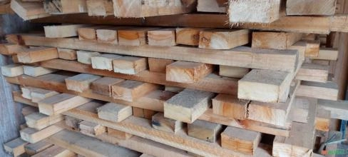 Madeira Eucalipto viga 2x4 pol Madeira Eucalipto viga 2x4 pol