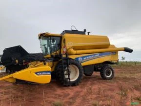 Colheitadeira New Holland - Ano 2021/ Com Carreta e Plataforma de soja e milho