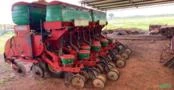 Plantadeira Planti Center, com kit bisão de 600, Usada em 3 Safra Imagem Plantadeira Planti Center, com kit bisão de 600, Usada em 3 Safra