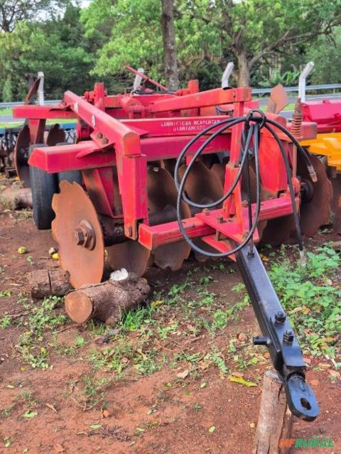 GRADE ARADORA DE 14 DISCOS 32 POLEGADAS 340MM DE ESPAÇAMENTO TATU USADA Imagem GRADE ARADORA DE 14 DISCOS 32 POLEGADAS 340MM DE ESPAÇAMENTO TATU USADA