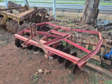 Grade Niveladora 24 discos Imagem Grade Niveladora 24 discos