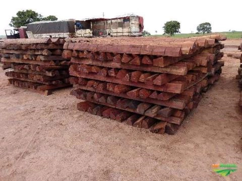 Lascas e Palanques de Aroeiras, Postes, Mancos para o Estado de Goiás Imagem Lascas e Palanques de Aroeiras, Postes, Mancos para o Estado de Goiás