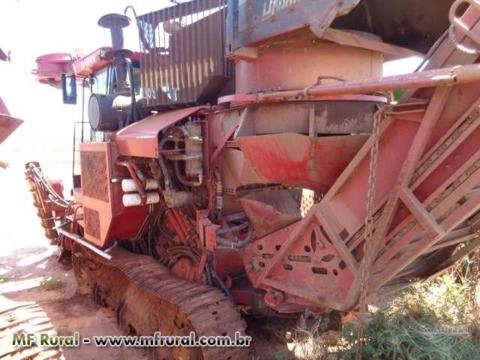 Colheitadeiras Case 8800 Ano 2010 prontas para Trabalhar. Imagem Colheitadeiras Case 8800 Ano 2010 prontas para Trabalhar.