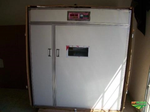 CHOCADEIRA/INCUBADORA DE AVES 1232 OVOS Imagem CHOCADEIRA/INCUBADORA DE AVES 1232 OVOS