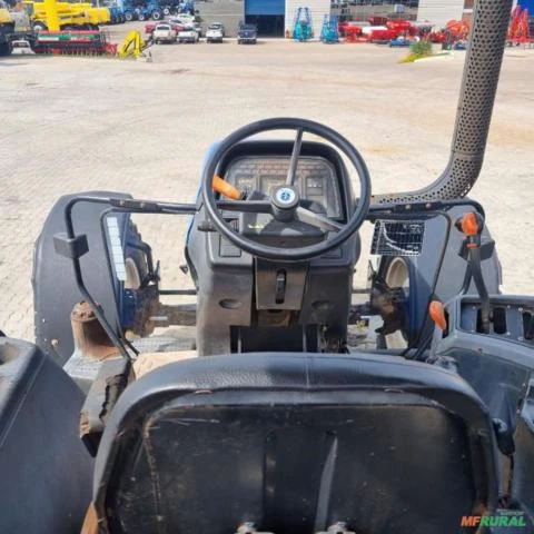 Trator New Holland TM 135 4x4 ano 03