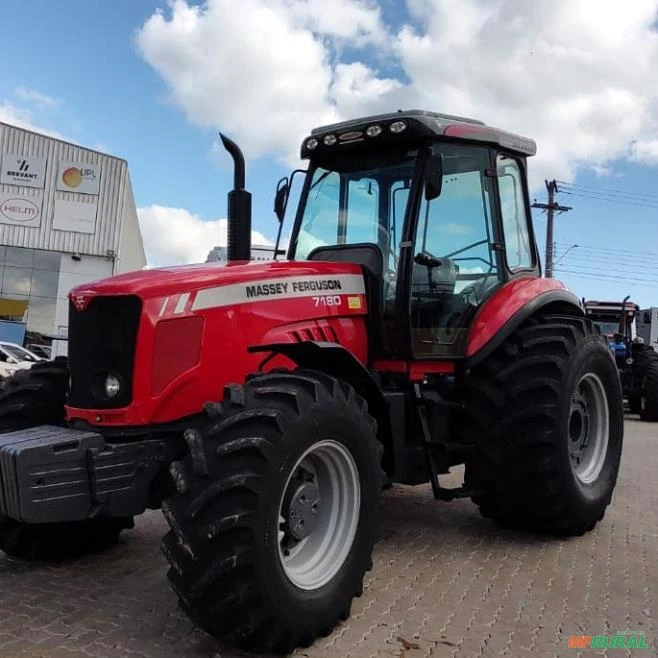 Trator Massey Ferguson MF7180, Ano 2010