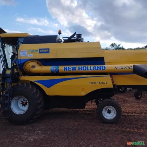 Colheitadeira New Holland TC5070, Ano 2015.