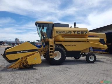 Colheitadeira New Holland TC57 Imagem Colheitadeira New Holland TC57
