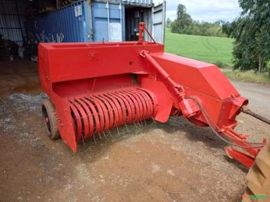 Enfardadeira Menegaz Imagem Enfardadeira Menegaz