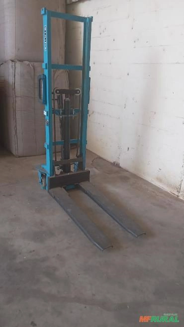 Imagem Empilhadeira hidráulica manual Imagem Empilhadeira hidráulica manual