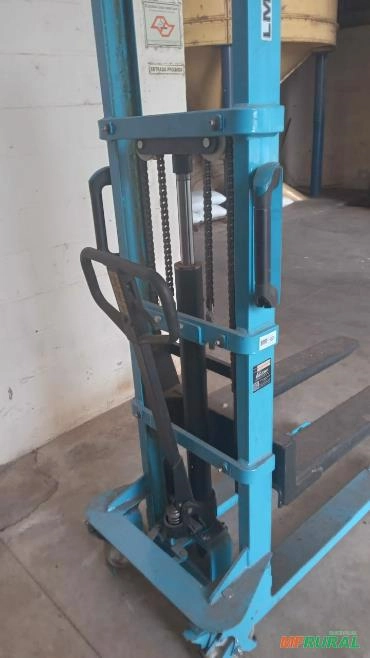 Imagem Empilhadeira hidráulica manual Imagem Empilhadeira hidráulica manual