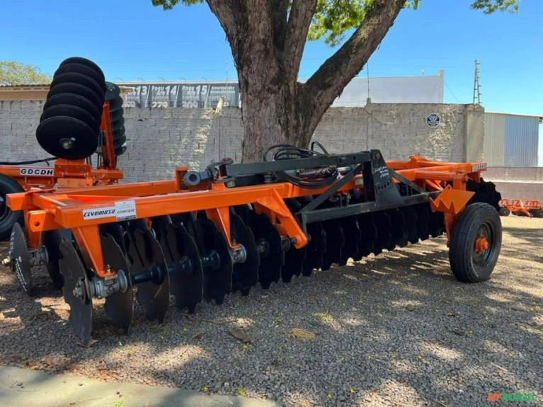 GRADE NIVELADORA 48 DISCOS - CIVEMASA - NOVA Imagem GRADE NIVELADORA 48 DISCOS - CIVEMASA - NOVA