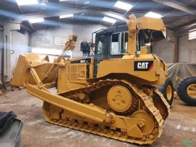 Trator de Esteiras Caterpillar D6T 2012