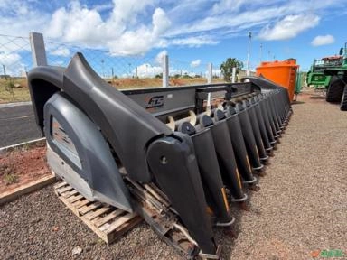 PLATAFORMA DE MILHO GTS 18 LINHAS - ANO 2014 Imagem PLATAFORMA DE MILHO GTS 18 LINHAS - ANO 2014