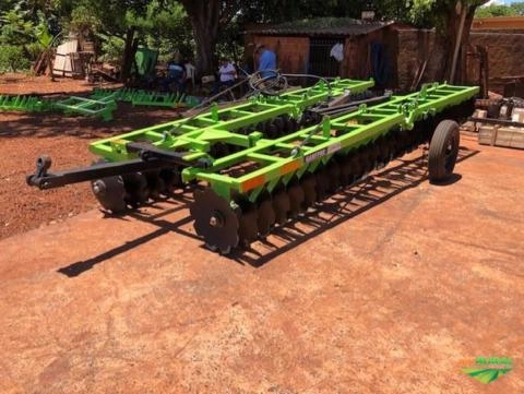 Grade Niveladora Piccim 60x22 com pistao abertura e pneus transportes Imagem Grade Niveladora Piccim 60x22 com pistao abertura e pneus transportes