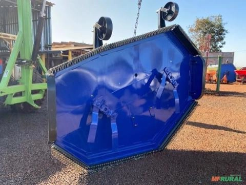 Imagem Roçadeira Dupla modelo RO2 3101 com rodas e proteção total em correntes, marca Tatu Imagem Roçadeira Dupla modelo RO2 3101 com rodas e proteção total em correntes, marca Tatu